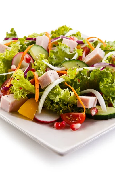 Ensalada Con Jamón Lechuga Tomates Pepinos Rábanos Pimientos Cebollas Zanahorias —  Fotos de Stock