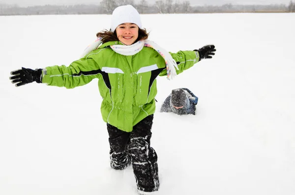 Girl Having Fun Winter Park — Stock Photo, Image