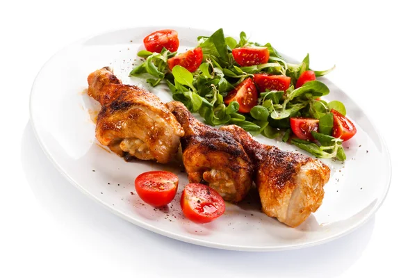 Gambe Pollo Arrosto Con Insalata Verdure Fresche — Foto Stock