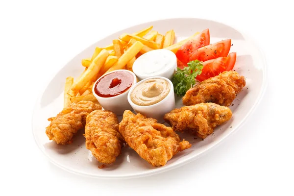 Frittierte Chicken Wings Mit Pommes Und Soßen Auf Weißem Teller — Stockfoto