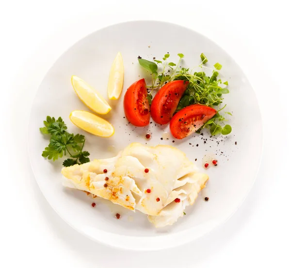접시에 야채와 생선의 — 스톡 사진