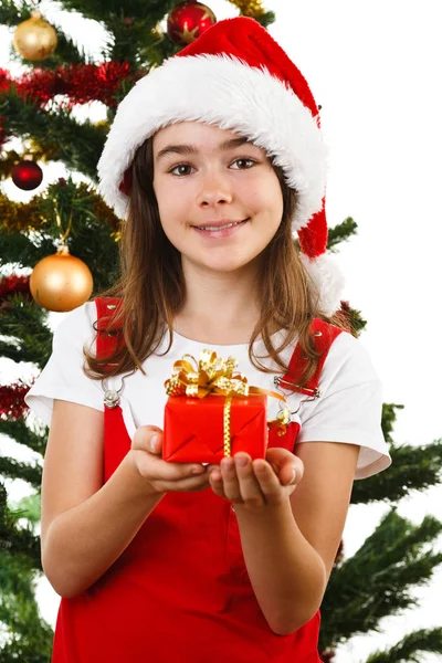 Schattig Meisje Kerstman Hoed Houden Doos Van Gift Bij Fir — Stockfoto