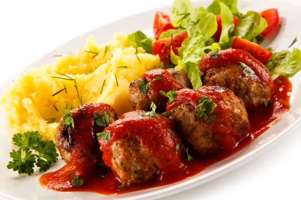 Detail View Meatballs Tomato Sauce Mashed Potatoes Vegetables White Plate — Stock Photo, Image