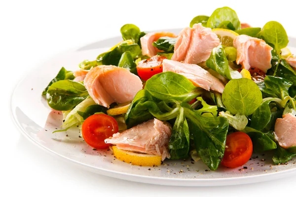 Detailansicht Salat Mit Gebackenem Lachs Spinat Kirschtomaten Und Zitrone — Stockfoto