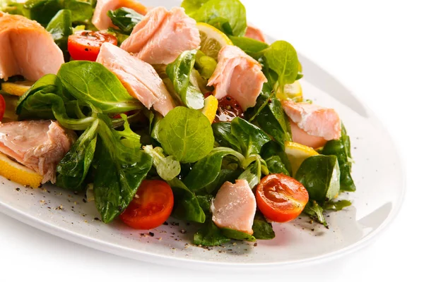 Detail View Salad Baked Salmon Spinach Cherry Tomatoes Lemon — Stock Photo, Image