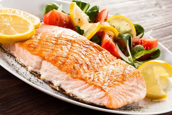 Grilled Salmon Fillet Vegetables Lemon — Stock Photo, Image