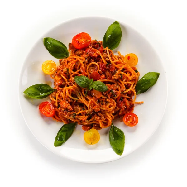 Bovenaanzicht Van Pasta Met Saus Bolognese Tomaten Spinazie Bladeren Witte — Stockfoto