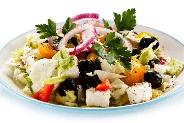 Vue Rapprochée Salade Grecque Servie Sur Assiette Blanche — Photo