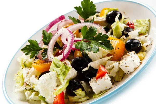 Blick Auf Griechischen Salat Auf Weißem Teller — Stockfoto