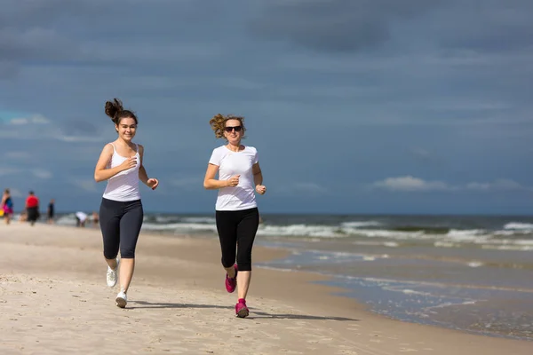 Active Nastoletniej Dziewczyny Kobiety Razem Jogging Morzu — Zdjęcie stockowe