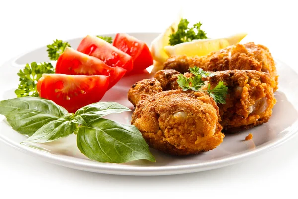 Detail View Deep Fried Chicken Legs Tomatoes Lemon Slices White — Stock Photo, Image