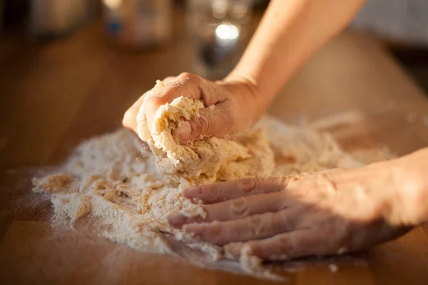 Weergave Van Vrouw Koken Gough Bijgesneden — Stockfoto