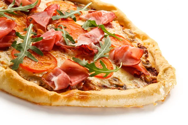 Italiensk Pizza Med Parmaskinka Tomater Champinjoner Ost Och Rucola Isolerad — Stockfoto