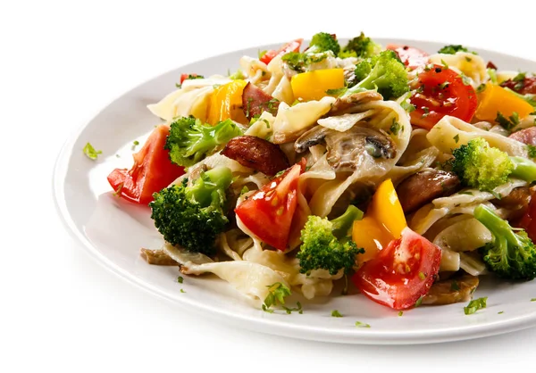 Vegetáriánus Tészta Különböző Zöldségek Szolgált Fehér Lemez — Stock Fotó