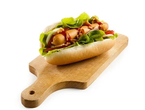 Hot Dog Λαχανικά Και Λουκάνικο Ξύλινη Σανίδα Που Απομονώνονται Λευκό — Φωτογραφία Αρχείου