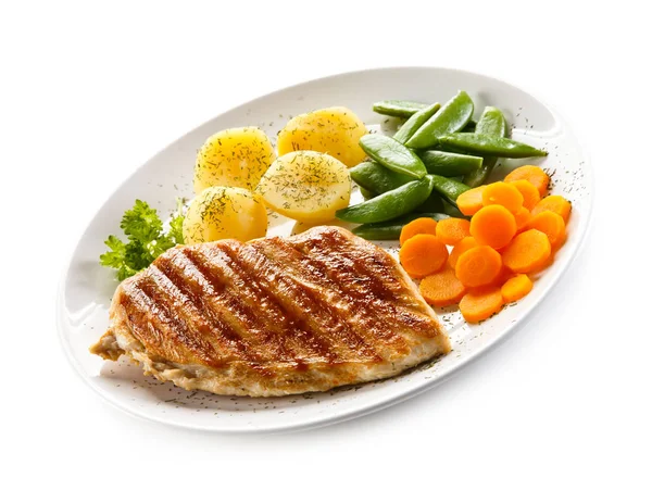 Grillowana Pierś Kurczaka Gotowanymi Warzywami Białym Talerzu — Zdjęcie stockowe