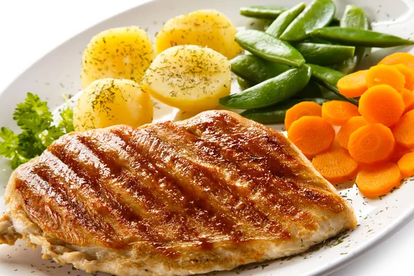 Detail View Grilled Chicken Breast Boiled Vegetables White Plate — Stock Photo, Image