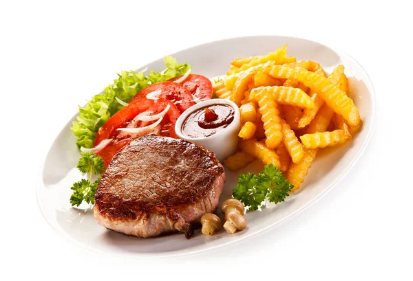 Beef Steak Wavy French Fries Fresh Vegetables Barbeque Sauce Served — Stock Photo, Image