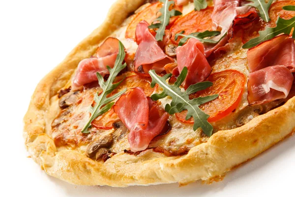 Pizza Con Jamón Rúcula Champiñones Tomates Mozzarella Aislados Sobre Fondo —  Fotos de Stock