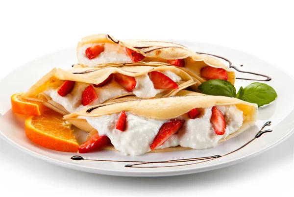 Crepes Med Kvarg Jordgubbar Och Orange — Stockfoto