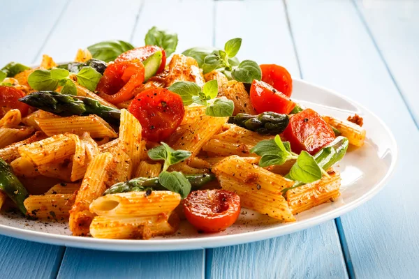 Veren Macaroni Met Tomaten Asperges Basilicum — Stockfoto