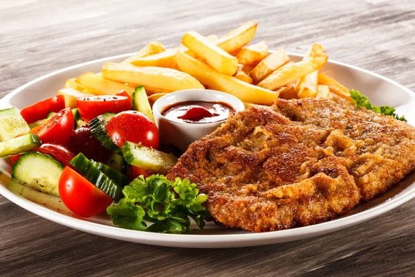 Breaded Pork Cutlet French Fries Chopped Tomatoes Cucumbers Bbq Sauce — Stock Photo, Image