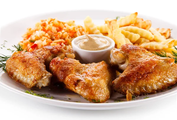 Alitas Pollo Fritas Con Papas Fritas Ensalada Mostaza Servidas Plato — Foto de Stock