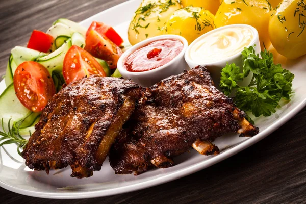 Roasted Spicy Pork Ribs Boiled Potatoes Fresh Salad Mayonnaise Bbq — Stock Photo, Image