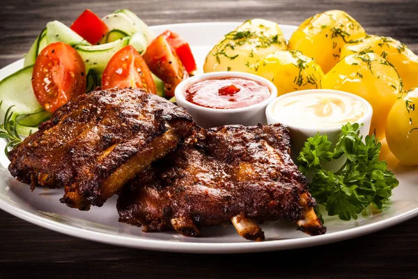 Roasted Spicy Pork Ribs Boiled Potatoes Fresh Salad Mayonnaise Bbq — Stock Photo, Image