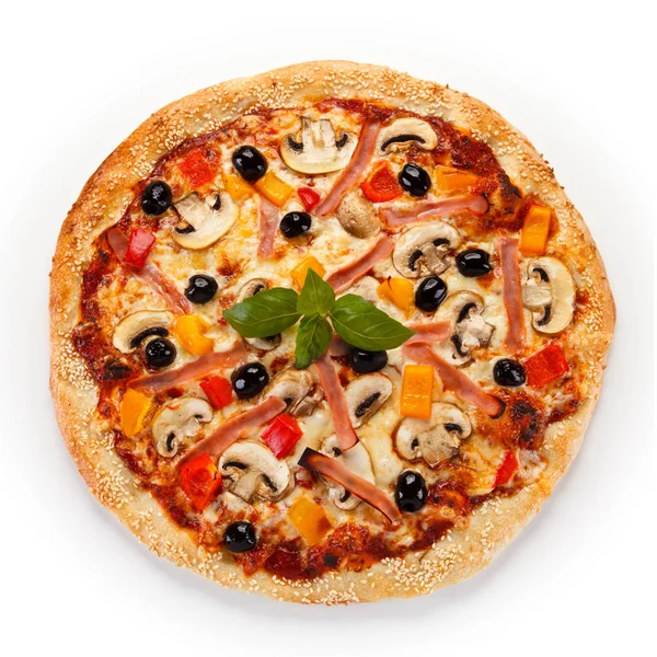 Italienische Pizza Mit Oliven Käse Paprika Schinken Und Pilzen Isoliert — Stockfoto