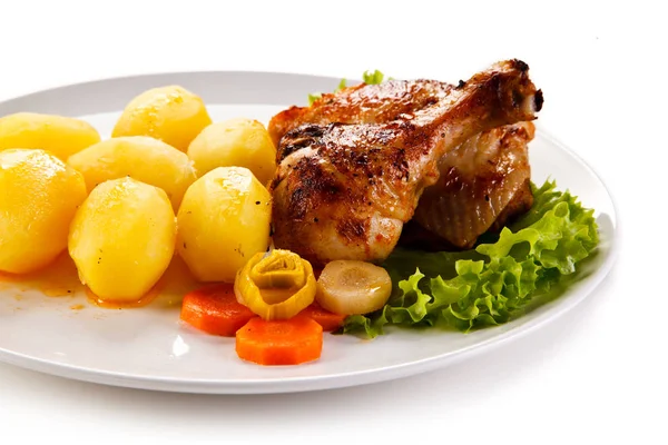 Roasted Chicken Pieces Boiled Potatoes Fresh Lettuce White Plate — Stock Photo, Image