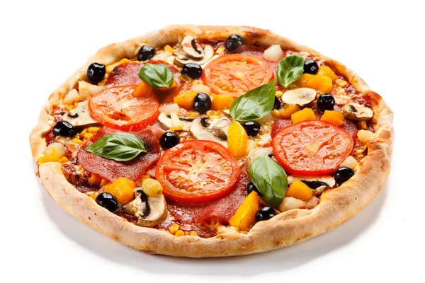 Frisch Gebackene Italienische Pizza Isoliert Auf Weißem Hintergrund — Stockfoto