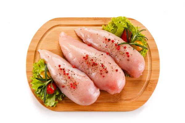 Pechugas Pollo Crudas Sobre Tabla Madera Con Especias — Foto de Stock