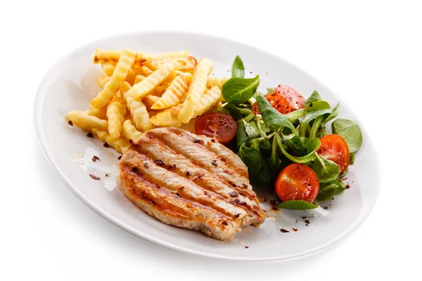 Bife Porco Grelhado Com Batatas Fritas Onduladas Salada Legumes — Fotografia de Stock