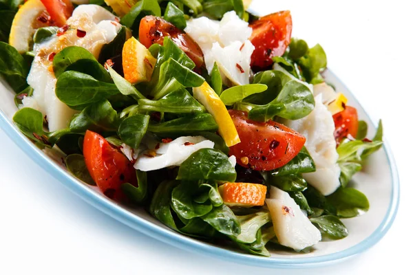 Vegetarian Salad Spinach Tomatoes Pepper Olives Mozzarella Lemon — Stock Photo, Image