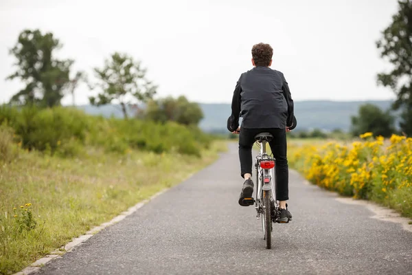 Young Man Dark Casual Clothes Biking Outdoor — Stock Photo, Image