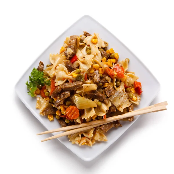 Pasta Asiatischen Stil Mit Schweinefleisch Pilzen Karotten Mais Zwiebeln Und — Stockfoto