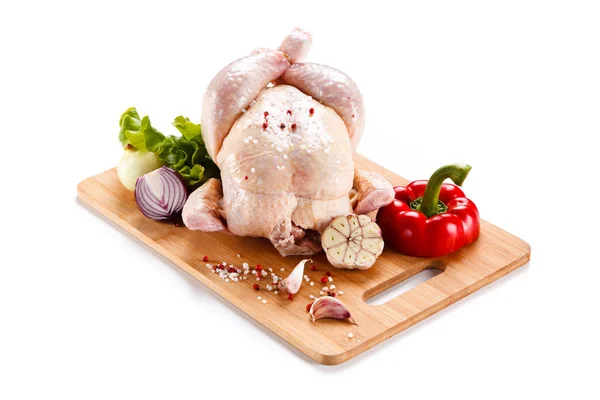 Pollo Crudo Entero Con Pimiento Ajo Cebolla Lechuga Condimentos Sobre —  Fotos de Stock