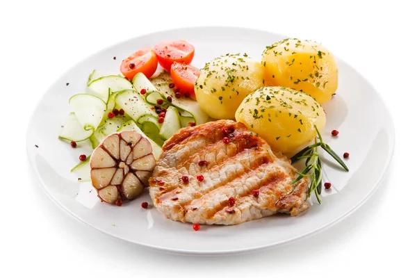 Grilled Chicken Cutlet Boiled Potatoes Garlic Fresh Vegetables White Plate — Stock Photo, Image