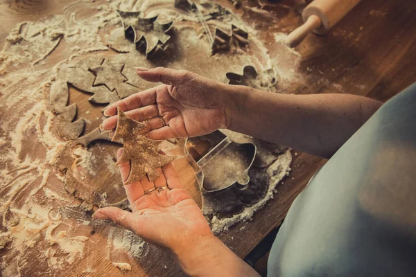 Woman Making Christmas Gingerbread Cookies Kitchen — Stock Photo, Image