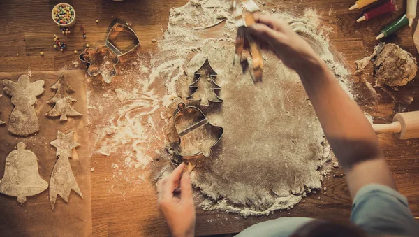 Donna Che Biscotti Pan Zenzero Natale Cucina — Foto Stock