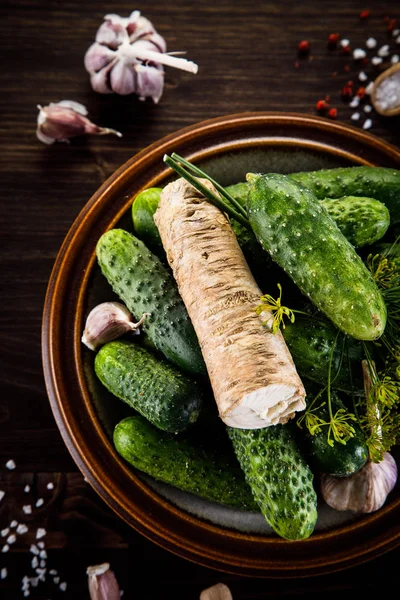 Ingredienser Til Pickles Dill Agurker Hvitløksnellik Pepperrot Plater – stockfoto