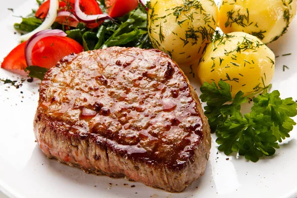 Filet Mignon Steak Boiled Potatoes Chopped Vegetables — Stock Photo, Image