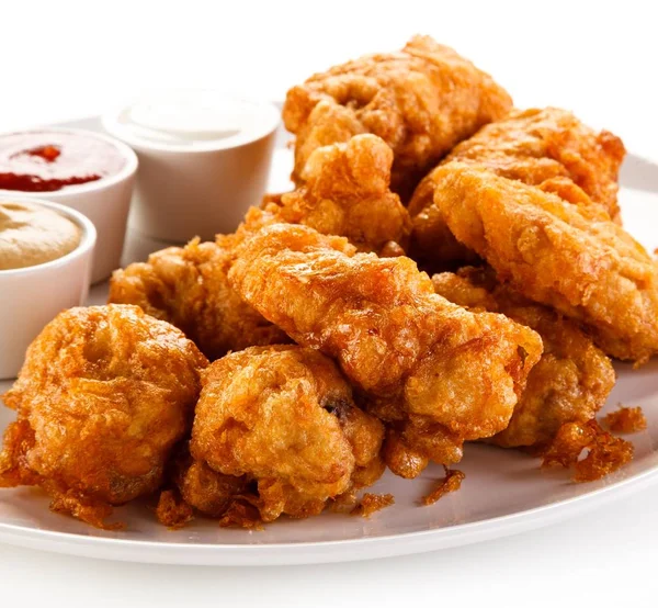 Panierte Chicken Wings Serviert Mit Bbq Sauce Und Senf — Stockfoto