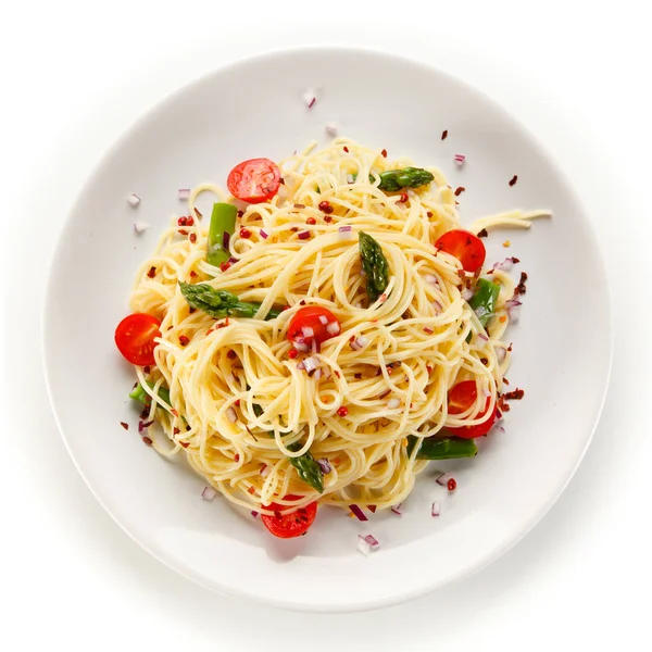 Vegetarische Spaghetti Met Kerstomaten Asperges Geserveerd Wit Bord — Stockfoto