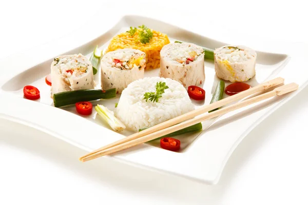 Asijské Jídlo Rýže Ryb Podávané Zeleninou Hůlkami — Stock fotografie