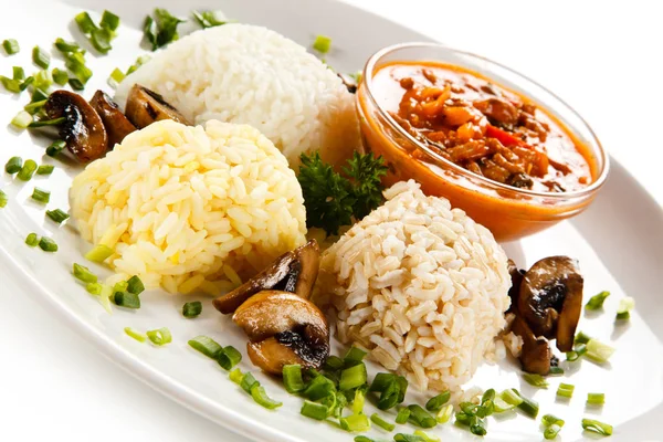 Baharatlı Soslu Otlu Çeşitli Pirinç Çeşitleri — Stok fotoğraf