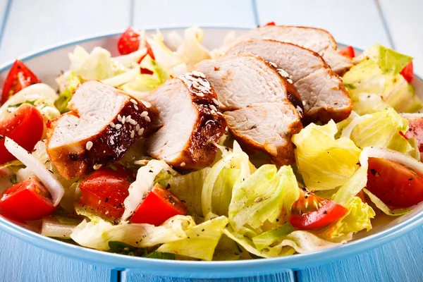 Baked Chicken Breast Sweet Crust Served Lettuce Tomatoes Plate — Stock Photo, Image