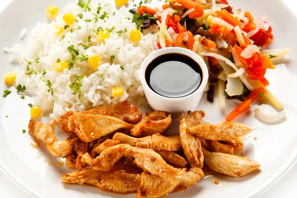 Chicken Nuggets Weißer Reis Und Gemüse — Stockfoto