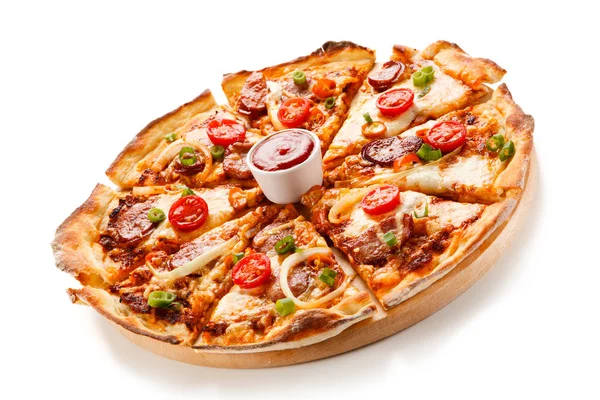 Pizza Peperoni Mit Tomaten Auf Weißem Hintergrund — Stockfoto